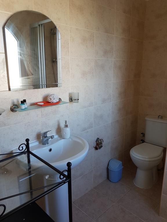 Aphrodite Beachfront Penthouse Apartment Ghaziveran Extérieur photo