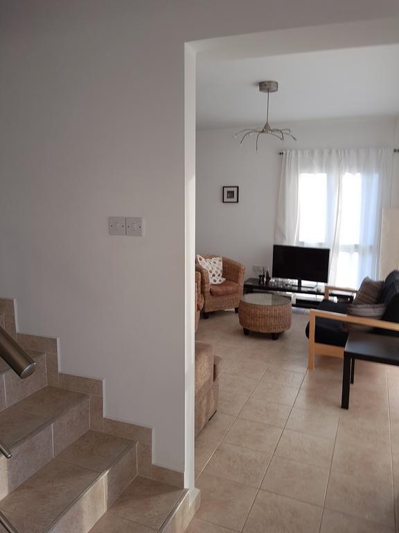 Aphrodite Beachfront Penthouse Apartment Ghaziveran Extérieur photo