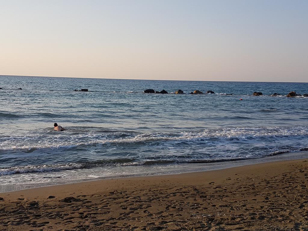 Aphrodite Beachfront Penthouse Apartment Ghaziveran Extérieur photo