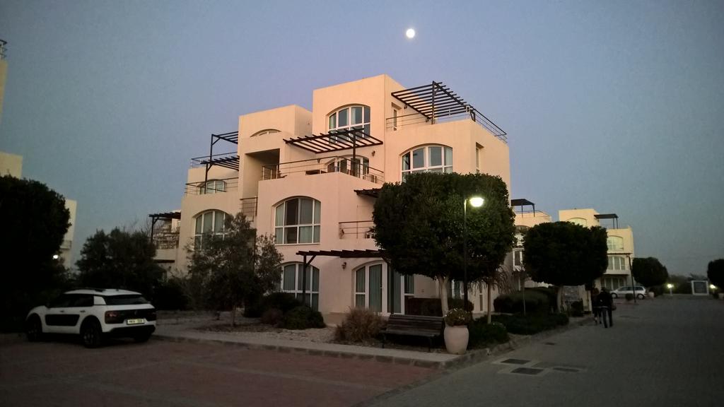 Aphrodite Beachfront Penthouse Apartment Ghaziveran Extérieur photo