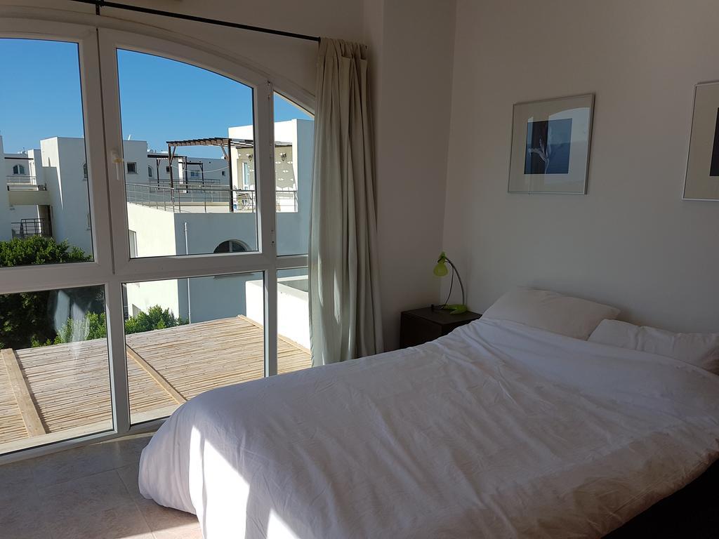 Aphrodite Beachfront Penthouse Apartment Ghaziveran Extérieur photo